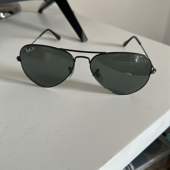 Polarized black ray bans - Picture 3 of 3